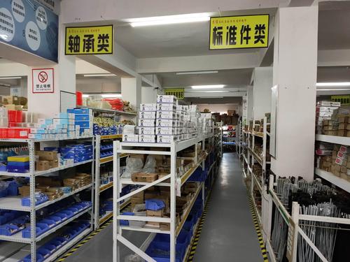 峡江县东信五金机电建材超市创建于1999年,产品种类近3万种,团队人数
